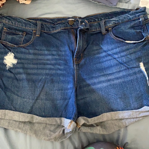 NWOT Old Navy Boyfriend Midrise Sz 18 Shorts - Picture 1 of 4